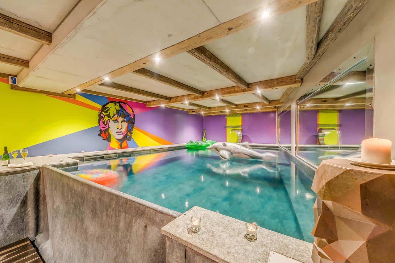 Piscine intérieure du chalet de luxe Rock 'n' Love à Tignes